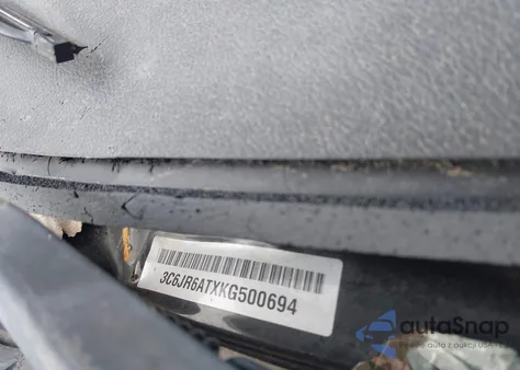 2019 Ram 1500 Classic Express Regular Cab 4X2 6'4 Box z USA, uszkodzony, nr VIN 3C6JR6ATXKG500694